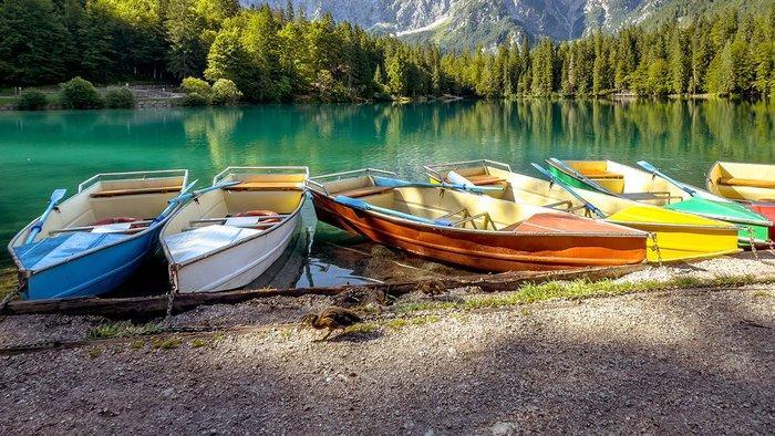 Viktoria Farkas - SSA Moored in Paradise - Fine Art Premium, Antiek en Kunst, Kunst | Designobjecten