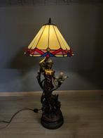 Tiffanystijl tafellamp met art nouveau stijl voet - Lamp -