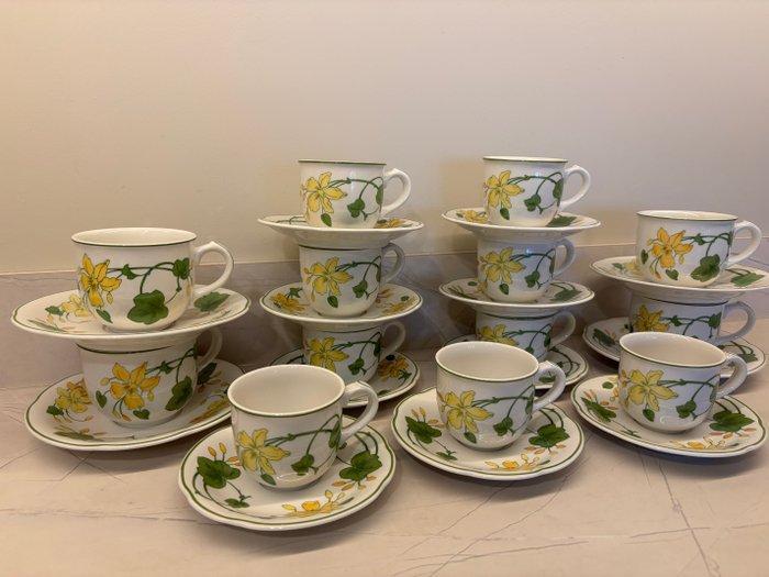 Villeroy & Boch - Kop en schotel (26) - Geranium - vitro, Antiek en Kunst, Antiek | Meubels | Tafels