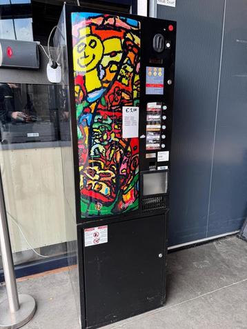 Blikjes drank automaat in goede werkende staat beschikbaar voor biedingen