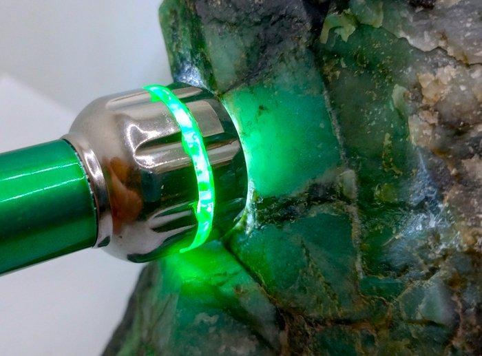 Zeer grote kristal - Natuurlijke smaragd in Matrix -, Verzamelen, Mineralen en Fossielen