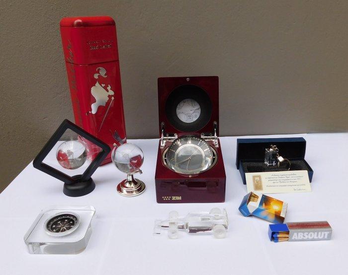 Collectie van memorabilia - Promotiepakket - Johnnie Walker, Antiek en Kunst, Antiek | Speelgoed