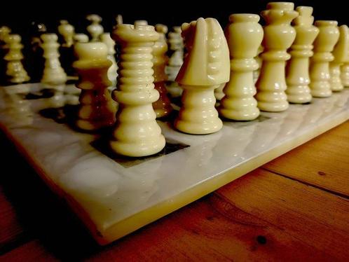 Schaakspel - Alabaster, Antiek en Kunst, Curiosa en Brocante