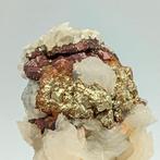 Goudkleurige pyriet en iriserende met calcietbloemen, Kosovo, Verzamelen