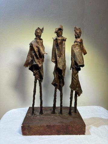 Statue, Tribal Expressionisme – Abstracte Sculptuur van Drie