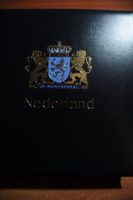 Accessoires Nederland - Leeg luxe DAVO album met cassette en, Postzegels en Munten, Postzegels | Nederland