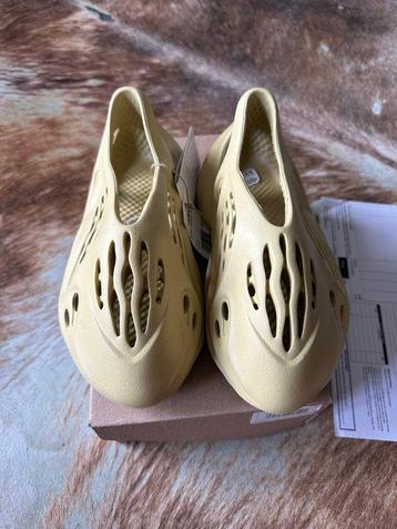 Yeezy - FOAM RNR - Sneakers - Maat: EU 37 - Nieuw met tags