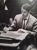 Sygma - Jacques Brel at the BARCLAY studios on 3 January, Antiquités & Art