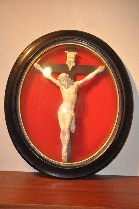 Antiek Crucifix - pijpaarde, glas, hout - Early 20th century, Antiek en Kunst, Kunst | Niet-Westerse kunst