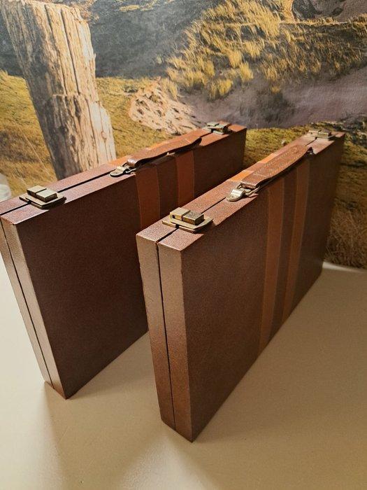 Bordspel - Twee Backgammon koffers - Backgammon spellen -, Antiek en Kunst, Antiek | Speelgoed