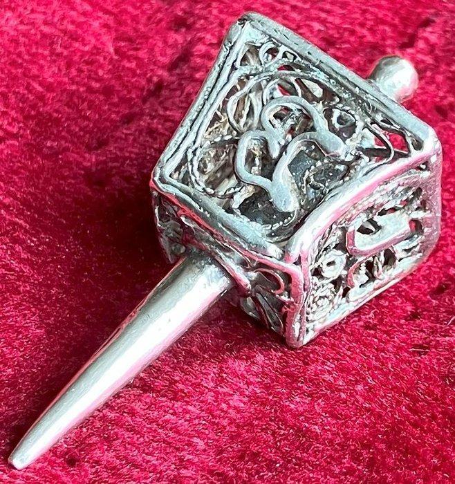 Zilveren miniatuur filigrain tolletje 18e-eeuws. - Jouet -, Antiek en Kunst, Antiek | Zilver en Goud
