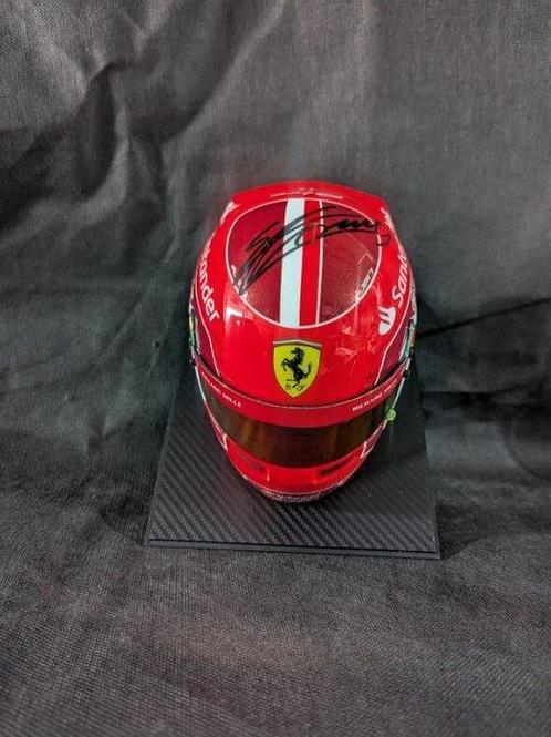 Ferrari - F1 - Charles Leclerc - Casque à léchelle 1/2, Verzamelen, Automerken, Motoren en Formule 1
