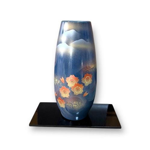 Fleurs Éthérées : Un Vase Kutani Maîtrisé par Mansaku -, Antiek en Kunst, Antiek | Overige Antiek