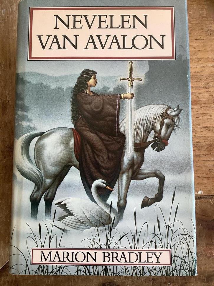 Nevelen van Avalon / Avalonserie / 1 9789022508015, Boeken, Romans, Gelezen, Verzenden