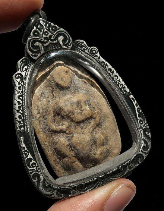 Meester van de Overwinning - Amulet uit de Heilige Aarde, Antiek en Kunst, Antiek | Boeken en Manuscripten