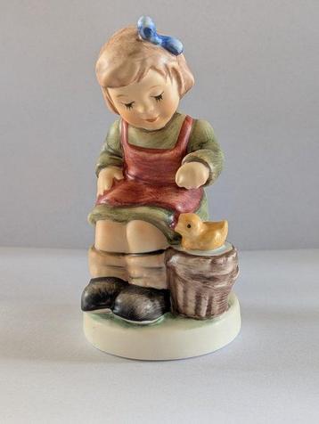 Goebel - Beeld, M.I. Hummel meisje met eend - 8.3 cm -