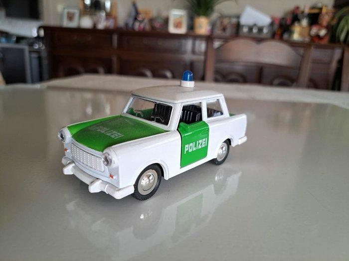 1:32 - Modelauto (5) - Trabant DDR, Hobby en Vrije tijd, Modelauto's | 1:5 tot 1:12