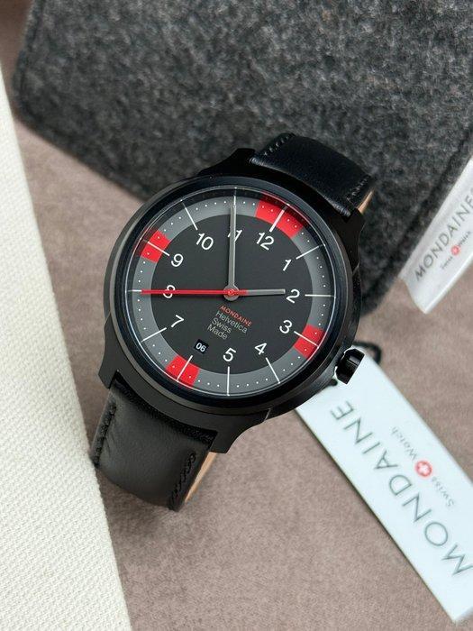 Mondaine - Helvetica No1 Bold Spiekermann Edition Date -, Handtassen en Accessoires, Horloges | Heren