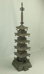Decoratief ornament - Japan - IJzeren Vijfverdiepingenpagode