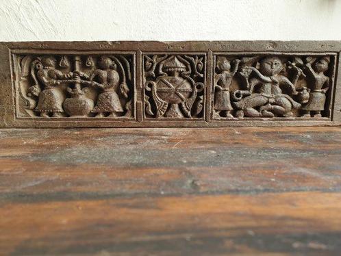 Panneau en bois avec Ganesha, des femmes et un panier, Antiek en Kunst, Kunst | Niet-Westerse kunst