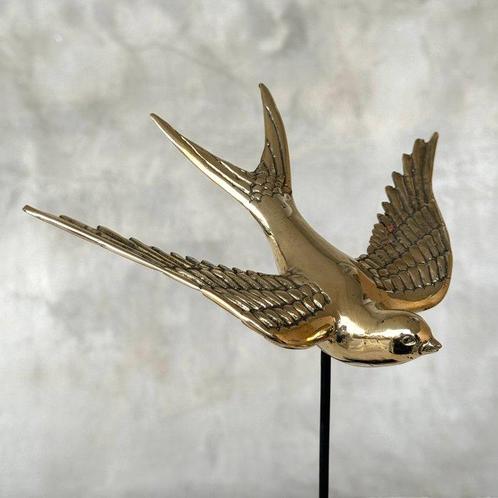 sculptuur, NO RESERVE PRICE - Swallow Fly Down on Stand - 26, Antiek en Kunst, Kunst | Designobjecten