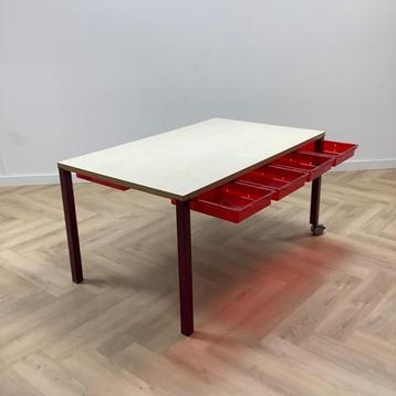 Tweedehands Galvanitas schooltafel vv 8 lades (hxbxd) beschikbaar voor biedingen