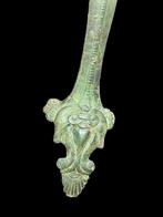 Oud-Romeins Bronzen handvat van een oinochoe 15,50 cm, Antiek en Kunst