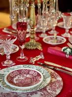 Tafelkleed voor grote tafels, met een elegante intense rode