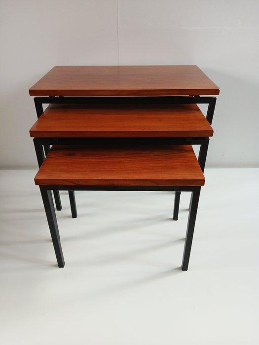 Set bijzettafels - Teak fineer - Drie bijzettafeltjes, Antiek en Kunst, Kunst | Designobjecten