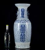 Een monumentale Chinese blauwe en witte Double hapiness