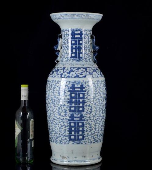 Een monumentale Chinese blauwe en witte Double hapiness, Antiek en Kunst, Antiek | Overige Antiek