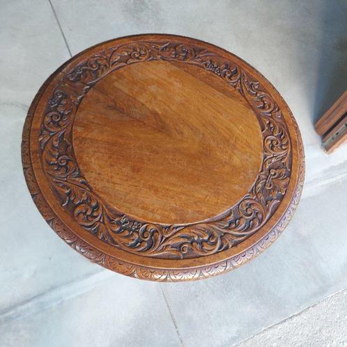 Maestro intagliatore - Table dappoint - Noyer, Antiek en Kunst, Antiek | Overige Antiek