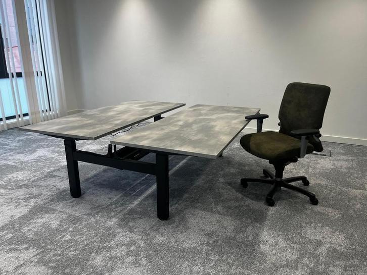 Roomforthenew Duo Zit Sta Bureau - Duo Werkplek - Elektrisch, Huis en Inrichting, Bureaus, Stabureau, Nieuw, Elektrisch, In hoogte verstelbaar