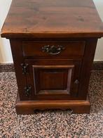 Nachtkastje - hard hout, Antiek en Kunst, Curiosa en Brocante