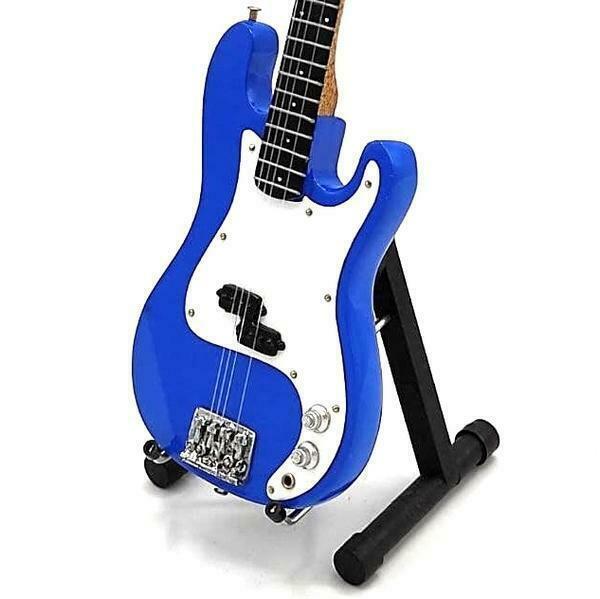Miniatuur Fender Precision basgitaar met gratis standaard, Verzamelen, Film en Tv, Beeldje, Replica of Model, Nieuw, Verzenden