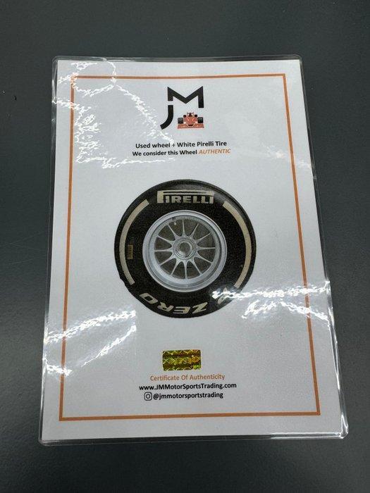 Pneu complet sur la roue - Pirelli - Tire complete on wheel, Verzamelen, Automerken, Motoren en Formule 1