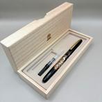 Kuretake & Wancher - Black Maki-e with Flower Geisha design, Collections