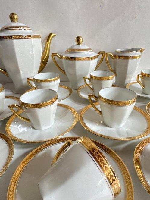 Limoges, Exclusive Porcelaine- “ Couronnes de Laurier et de, Antiek en Kunst, Antiek | Meubels | Tafels