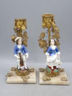 Vieux Bruxelles - Kaarsenhouder Man en vrouw (2) - Porselein, Antiek en Kunst