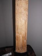 Gegraveerde zwaardvisrostrum Rostrum op een standaard -