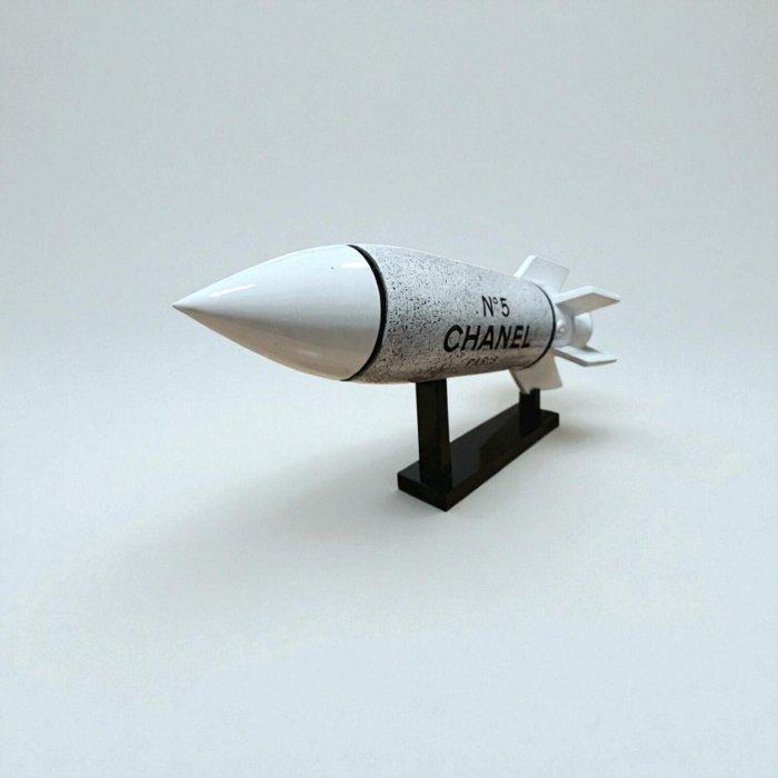 J.KLAV - CHANEL No.5 ROCKET, Antiek en Kunst, Kunst | Designobjecten