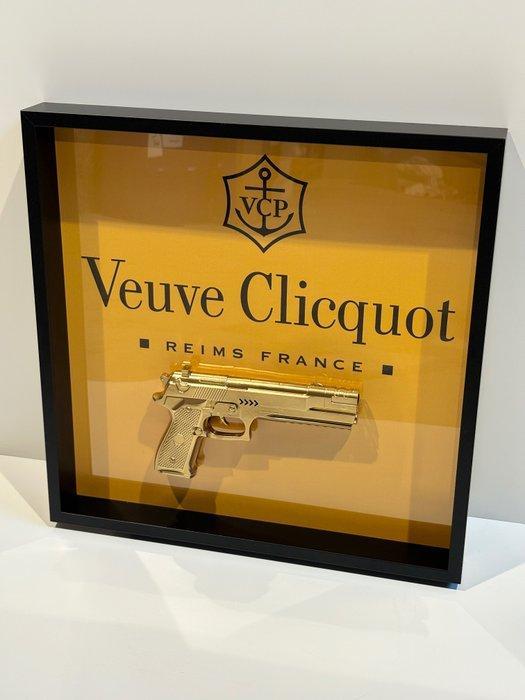 Rob VanMore - Shiny Golden war on Veuve Clicquot, Antiek en Kunst, Kunst | Designobjecten