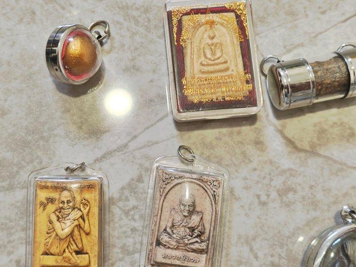 Amulet - Thailand 8 Thaise boeddhistische amuletten (Zonder, Antiek en Kunst, Kunst | Niet-Westerse kunst