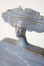 Vic Heuninck - Sculpture, Vrouw - 29 cm - Faïence