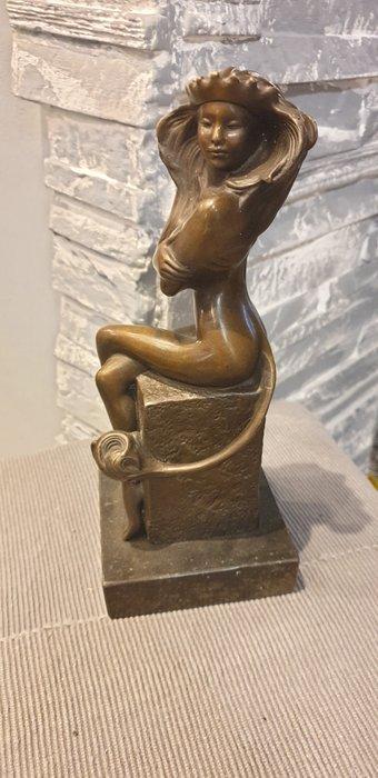 Jose Miguel Pino - sculptuur, bronze statue of a girl in the, Antiek en Kunst, Curiosa en Brocante