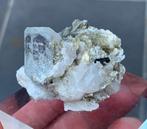 Verzameling van twee mineralen: toermalijn, aquamarijn,, Verzamelen