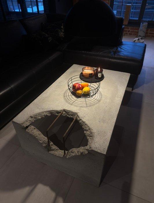 LeonStone - L.K - Salontafel - Gegoten steen - Betonnen, Antiek en Kunst, Curiosa en Brocante