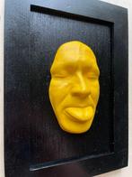 gregos - Small yellow mockery on black background-black, Antiek en Kunst