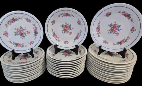Limoges - Chapus et fils - Eetservies voor 12 (44) - Floral, Antiek en Kunst, Antiek | Meubels | Tafels