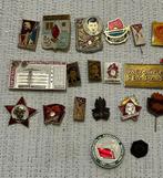 Écussons Vintage USSR Pioneer badges, Pioneer heroes,, Antiek en Kunst